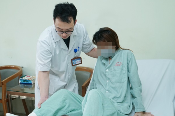 Cô gái sống sót sau khi bị khi xe tải 1,5 tấn cán qua người-1