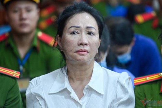 Bị cáo Trương Mỹ Lan bật khóc không nhận tội, phủ nhận lời khai của thuộc cấp
