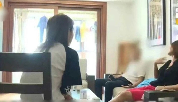 Phát hiện vợ lén gửi tiền về nhà ngoại, chồng hỏi một câu khiến vợ im bặt, cuộc hôn nhân chấm dứt-1