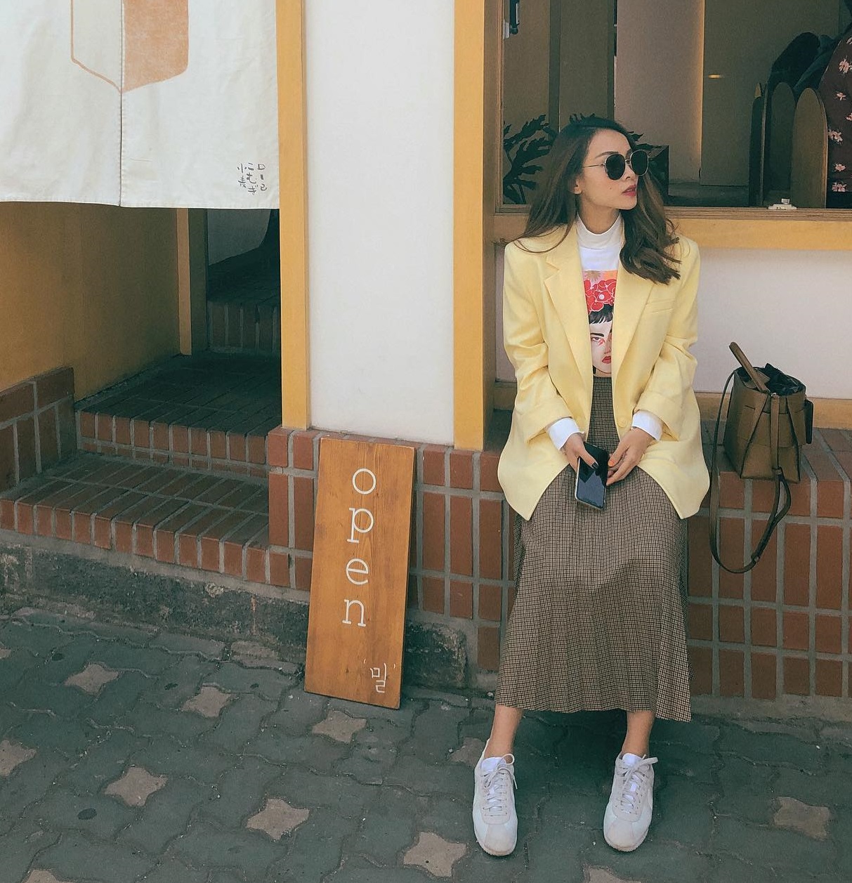 5 món thời trang là bảo bối hack tuổi của sao Việt U40-6