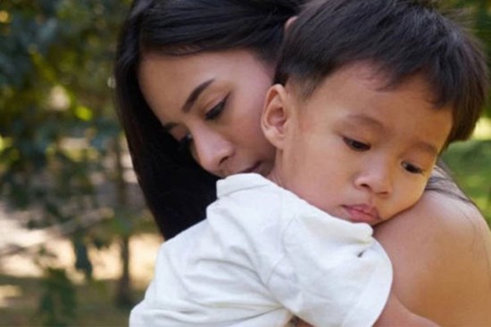 Vợ chồng anh tôi lấy nhau 10 năm chưa có con, thế mà ngày về thăm quê chị dâu dắt theo đứa nhỏ 3 tuổi