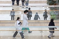 Hàn Quốc gửi thông báo đình chỉ giấy phép hành nghề tới 5.000 bác sĩ