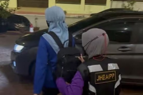 Vợ ngoại tình với đồng nghiệp, chồng lập tức làm một hành động khiến 2 kẻ lén lút không có đường lui