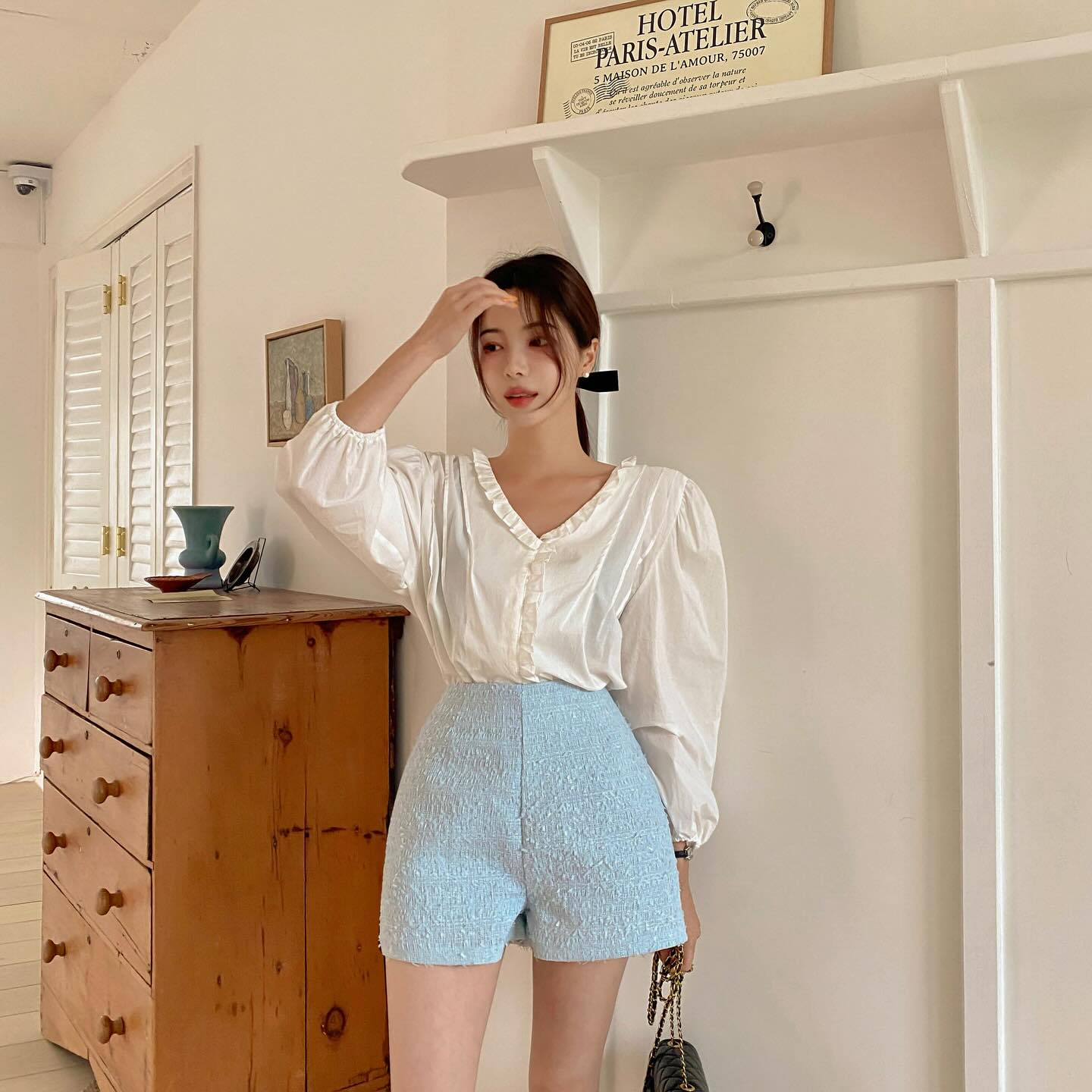 Mặc đẹp không khó nếu chị em có 4 mẫu áo trắng trong tủ đồ-3