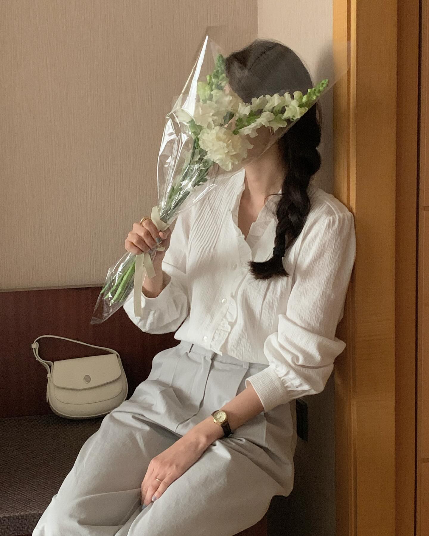 Mặc đẹp không khó nếu chị em có 4 mẫu áo trắng trong tủ đồ-5