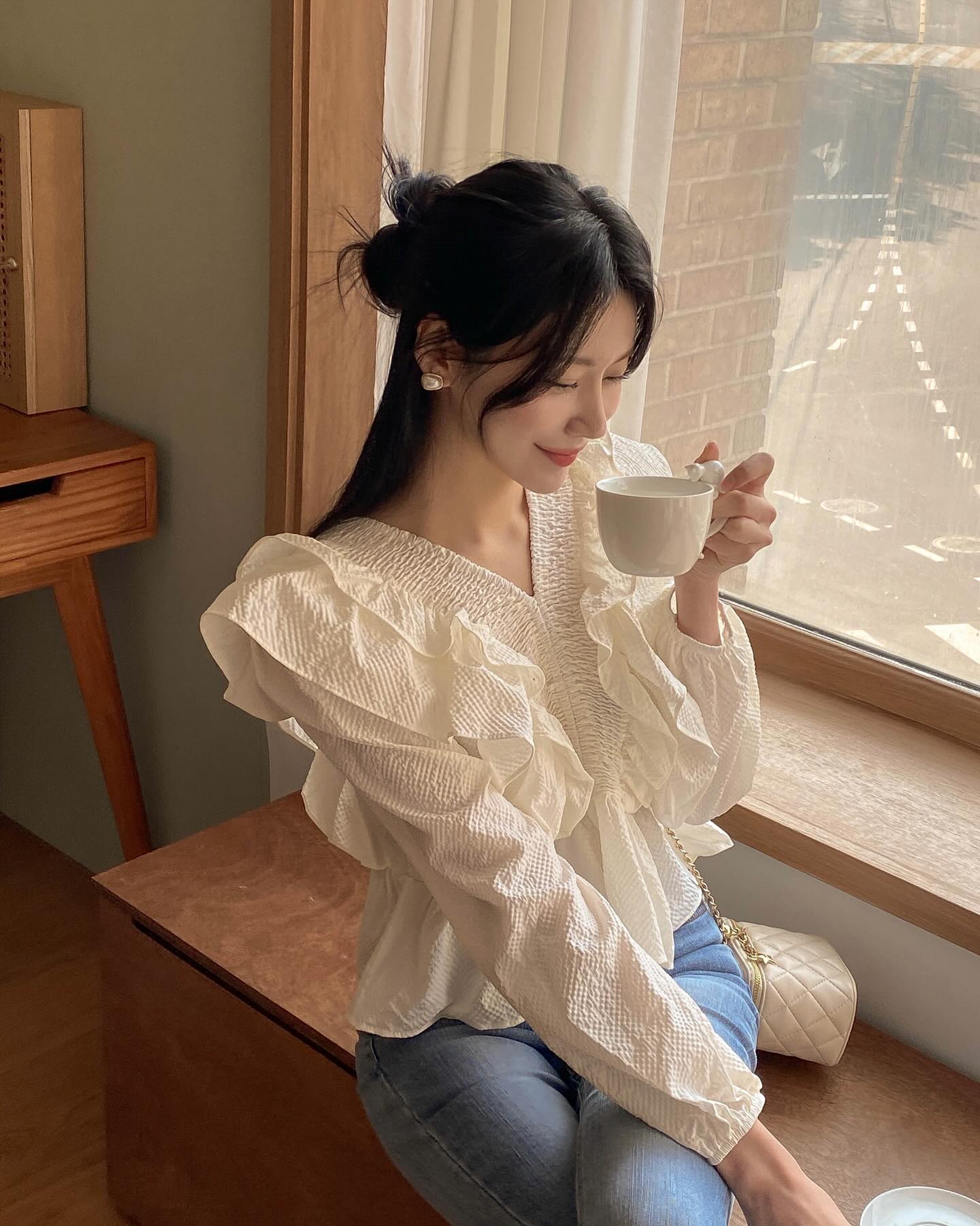 Mặc đẹp không khó nếu chị em có 4 mẫu áo trắng trong tủ đồ-6