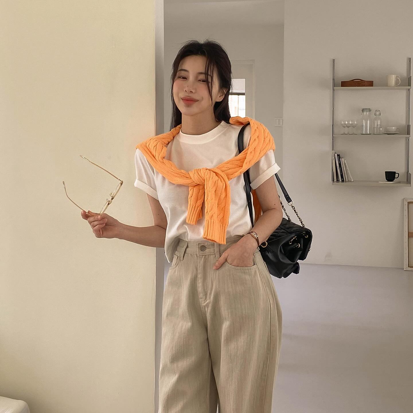 Mặc đẹp không khó nếu chị em có 4 mẫu áo trắng trong tủ đồ-7