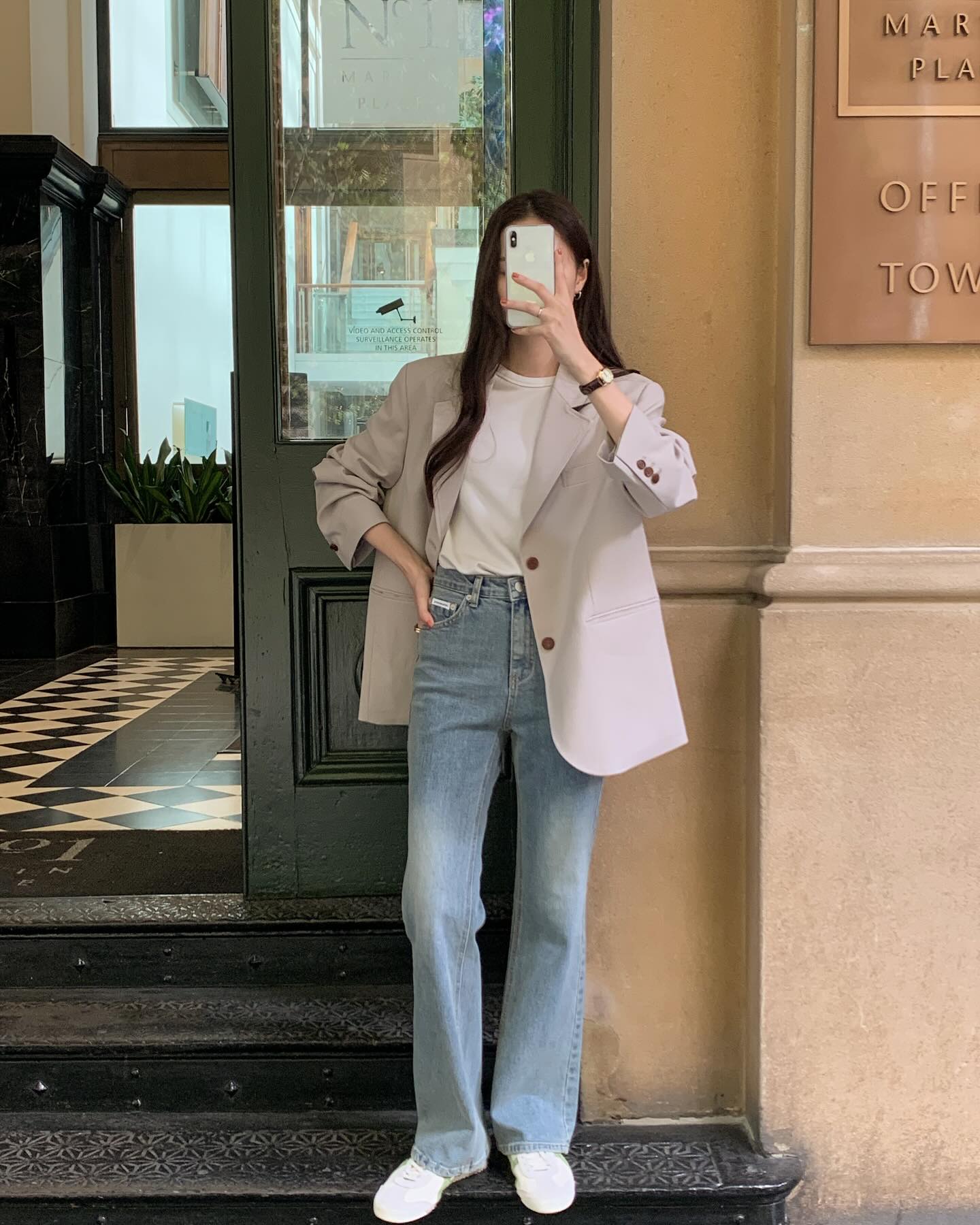 Mặc đẹp không khó nếu chị em có 4 mẫu áo trắng trong tủ đồ-8