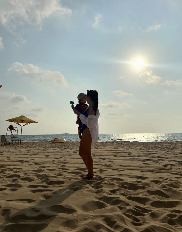 Vợ Việt kiều của Nguyễn Filip khoe ảnh diện bikini cuốn hút, nhan sắc mẹ một con vô cùng ngọt ngào-3