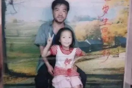 Cô gái đăng ảnh của cha lên MXH, không ngờ vài ngày sau netizen tràn vào 