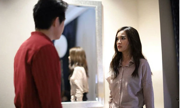 Chị dâu nằng nặc đòi ly hôn vì vệt son trên áo chồng, tôi check camera thì lại càng sốc hơn-1