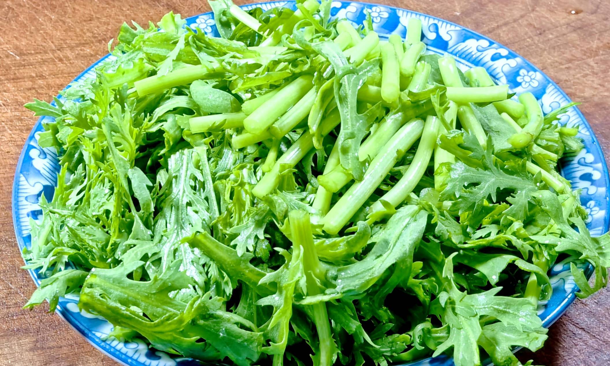 Loại rau hoàng đế, ăn vào mùa xuân, thanh nhiệt gan, dễ ngủ, cải thiện nhan sắc, xào vẹm cực thơm-4