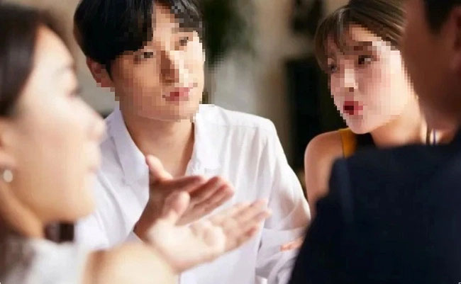 Vợ chồng tôi đang giận nhau, đồng nghiệp còn đổ thêm dầu vào lửa làm tôi tức sôi gan-1