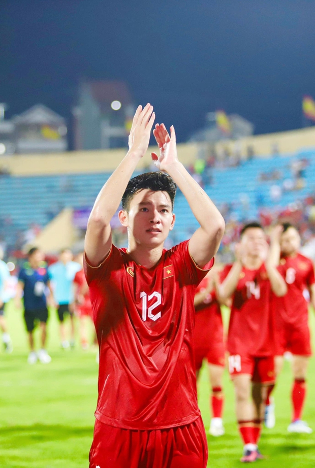 Top 5 cầu thủ đẹp trai nhất đội tuyển Việt Nam: Vị trí số 1 vừa điển trai lại còn giàu-5
