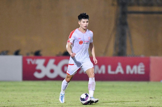 Top 5 cầu thủ đẹp trai nhất đội tuyển Việt Nam: Vị trí số 1 vừa điển trai lại còn giàu-7