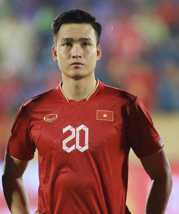 Top 5 cầu thủ đẹp trai nhất đội tuyển Việt Nam: Vị trí số 1 vừa điển trai lại còn giàu-11
