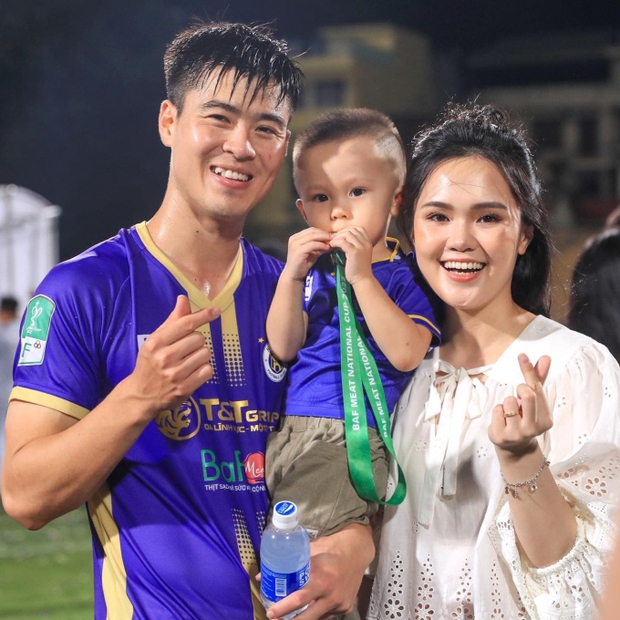 Top 5 cầu thủ đẹp trai nhất đội tuyển Việt Nam: Vị trí số 1 vừa điển trai lại còn giàu-16