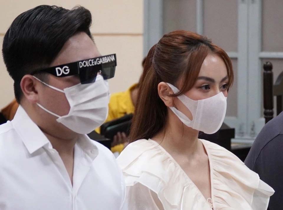 Đang thi hành án, Trang ‘Nemo’ vẫn livestream bán quần áo-1