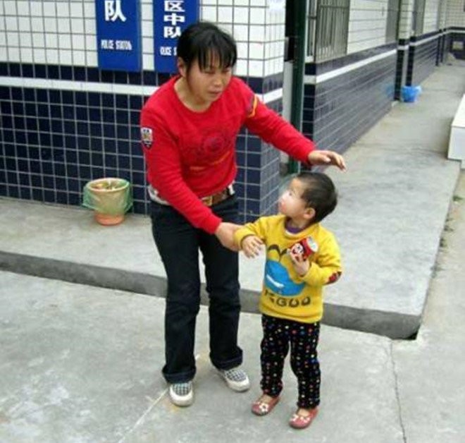 Bé 12 tháng tuổi thoát khỏi bọn bắt cóc trẻ em chỉ nhờ nói đúng một từ, ai nghe cũng bật cười-2