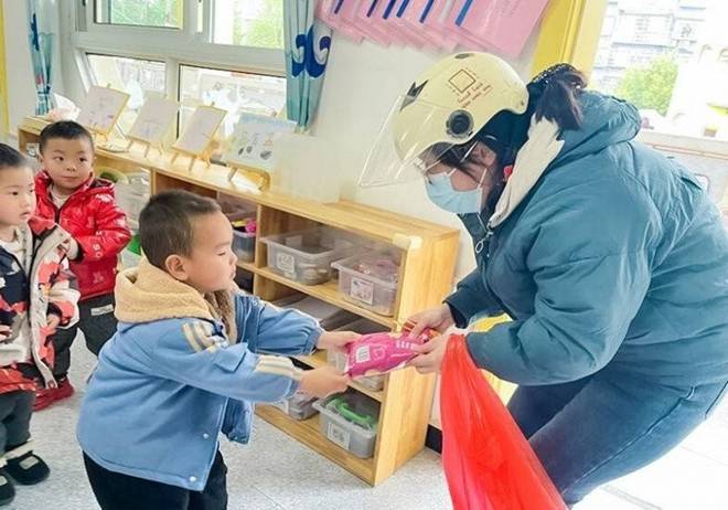 Bé 12 tháng tuổi thoát khỏi bọn bắt cóc trẻ em chỉ nhờ nói đúng một từ, ai nghe cũng bật cười-3