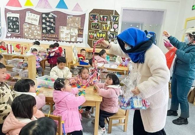 Bé 12 tháng tuổi thoát khỏi bọn bắt cóc trẻ em chỉ nhờ nói đúng một từ, ai nghe cũng bật cười-4