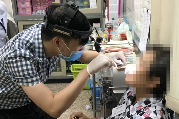 Chân tay co giật, sùi bọt mép, cô gái hoảng hồn khi biết có giun ký sinh 20cm trong não-3