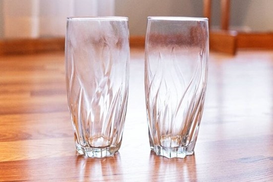 8 cách làm sạch ly thủy tinh bị ố