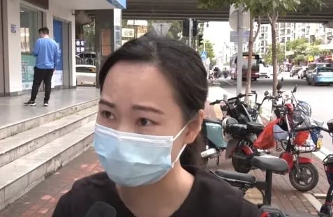 Con đi hủy thuê bao điện thoại của mẹ quá cố để không tiếp tục bị trừ tiền, nhân viên từ chối với lý do: Chính chủ phải có mặt!-1