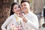 Quang Hải diện vest bảnh bao chụp ảnh cưới cùng Chu Thanh Huyền nhưng dân tình chỉ chú ý đến cách chú rể hack chiều cao-3