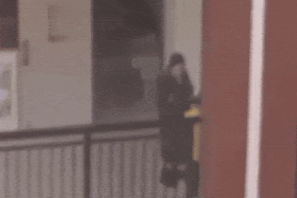 Clip: Nữ giáo viên tát học sinh tiểu học rồi lôi kéo thô bạo