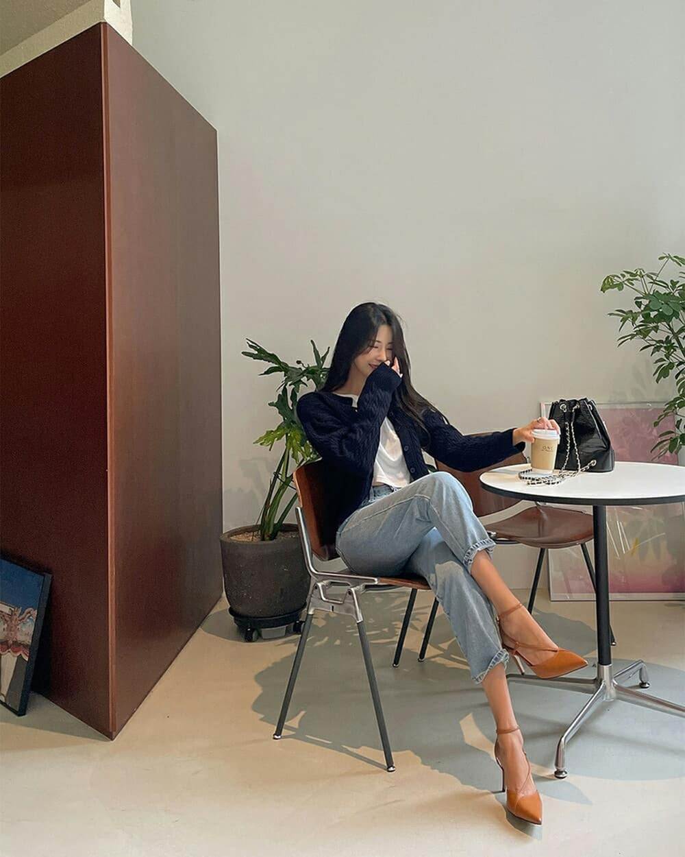 10 cách mặc quần jeans ống đứng sành điệu và tôn dáng-10