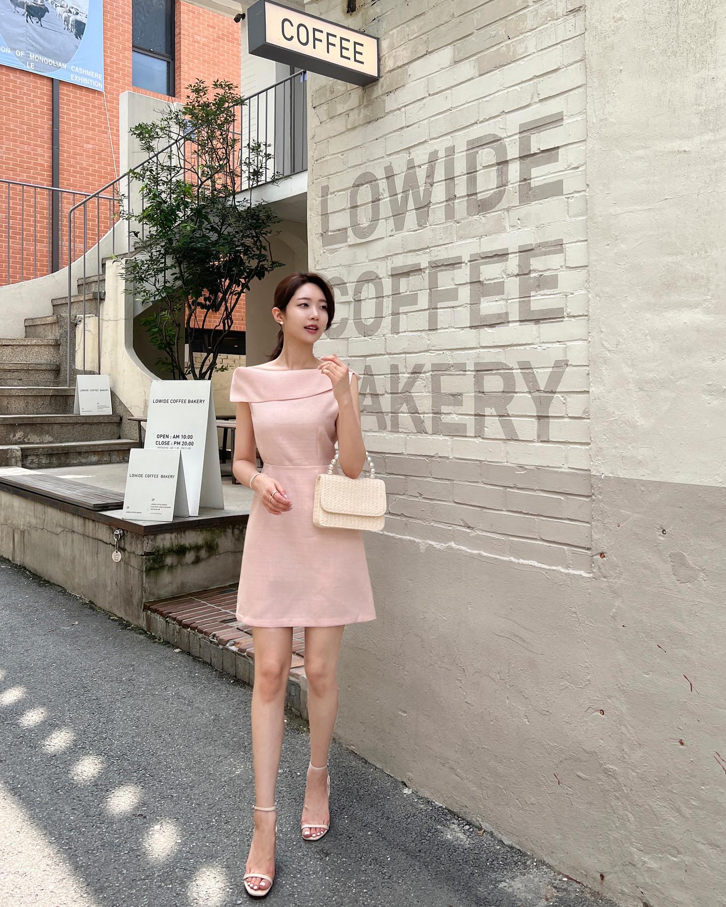 4 kiểu giày cao gót nên có trong tủ đồ của phụ nữ trên 40 tuổi-4