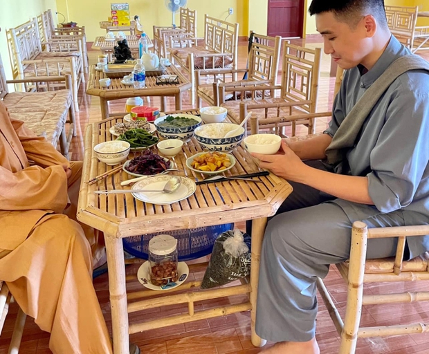 Cuộc sống của Huy Cung trước khi đi tu: Nhà riêng xe xịn đều có đủ, từng vướng tin đồn có bạn gái mới nhưng vẫn độc thân-6