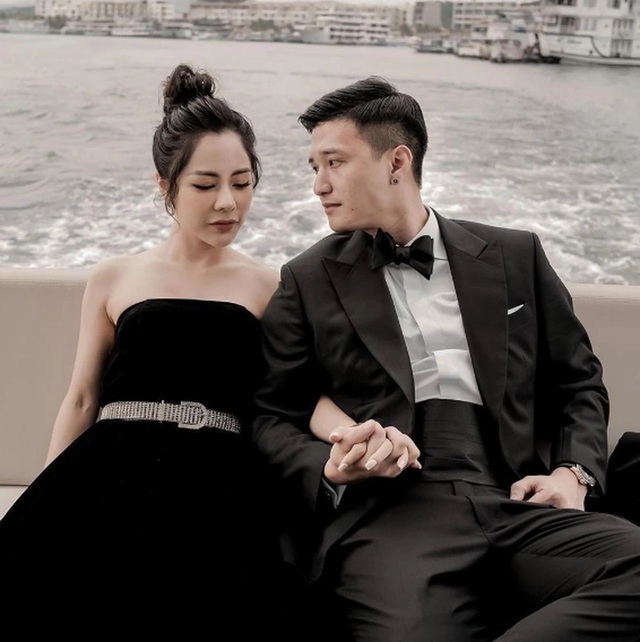 Nam thần Vbiz hẹn hò mẹ đơn thân hơn 6 tuổi: Chuẩn bị cưới sau 4 năm gắn bó-7