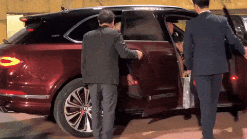 Chủ tịch CLB Hà Nội ngồi xe sang 18 tỷ ra sân bóng, phong thái cực đĩnh đạc khác hẳn khi ở nhà với hoa hậu Đỗ Mỹ Linh-5