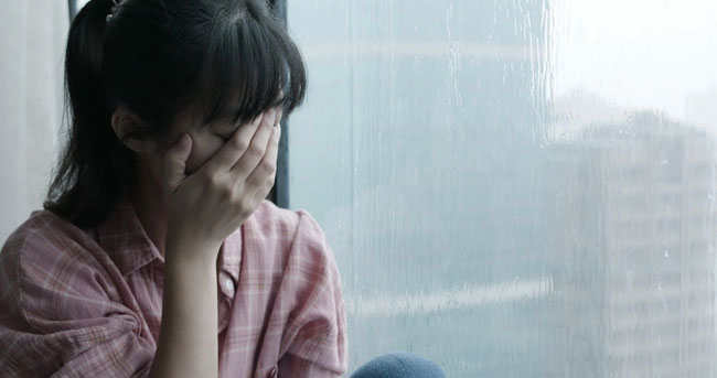 Sang nhà anh hàng xóm ăn cơm tối, tôi đau đến bật khóc, vội bỏ về khi thấy tấm ảnh nhỏ trong phòng ngủ-1