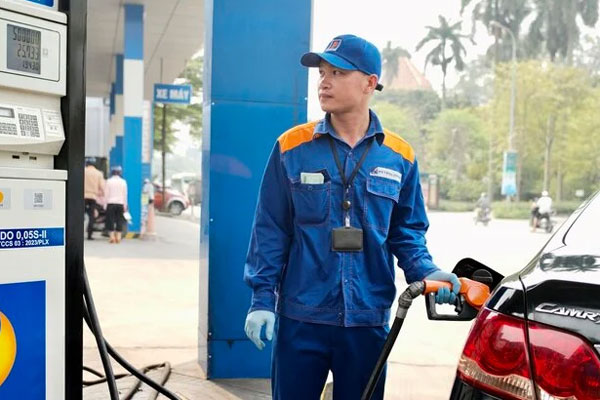 Giá xăng giảm 10-20 đồng/lít-2