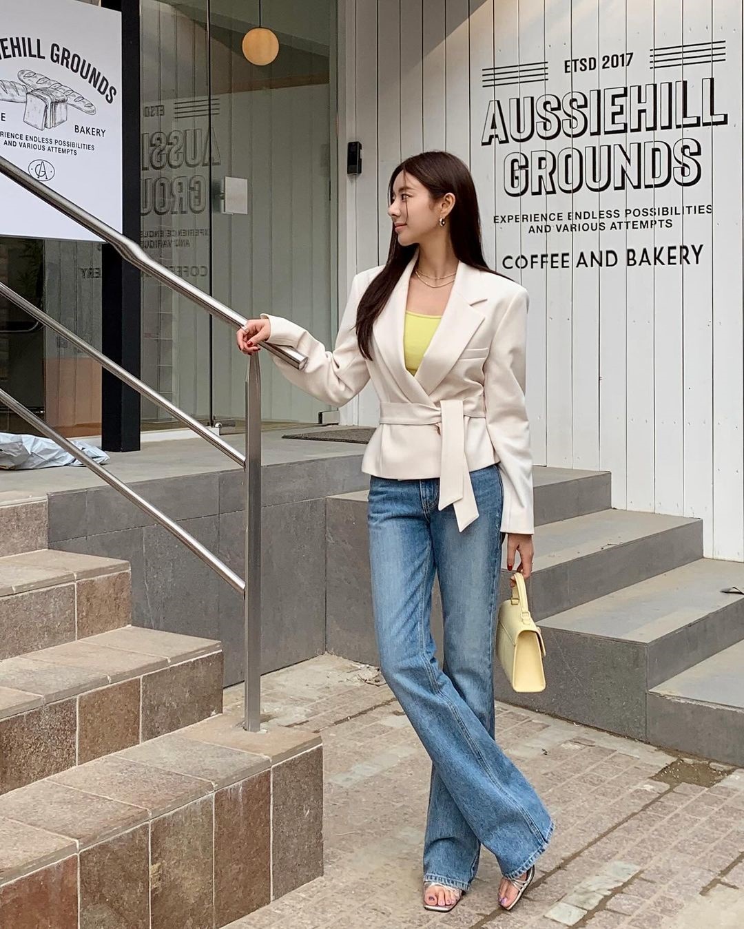 Kiểu blazer có thể diện đẹp từ Xuân sang Hè, tôn dáng hiệu quả và rất thanh lịch-1