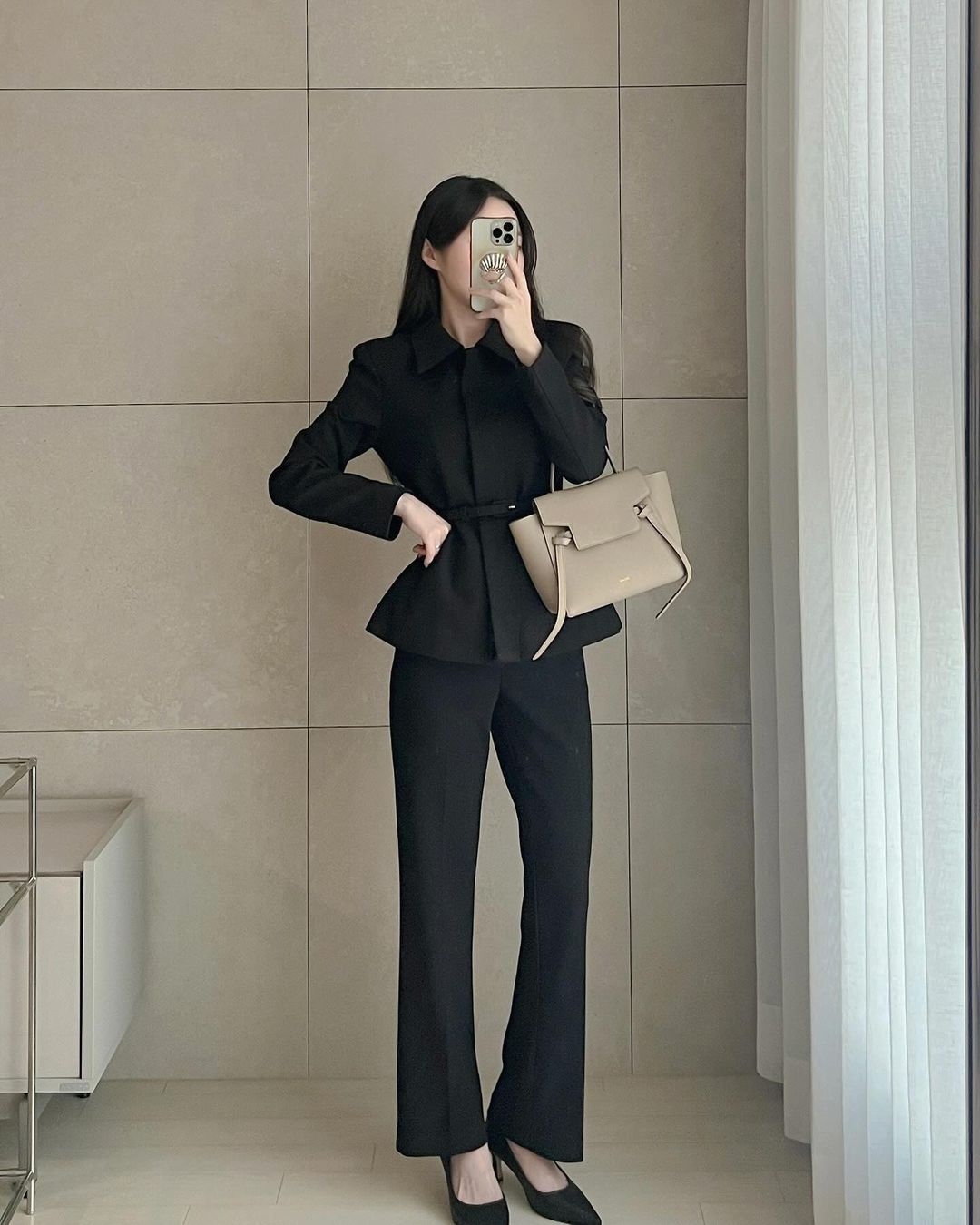 Kiểu blazer có thể diện đẹp từ Xuân sang Hè, tôn dáng hiệu quả và rất thanh lịch-4