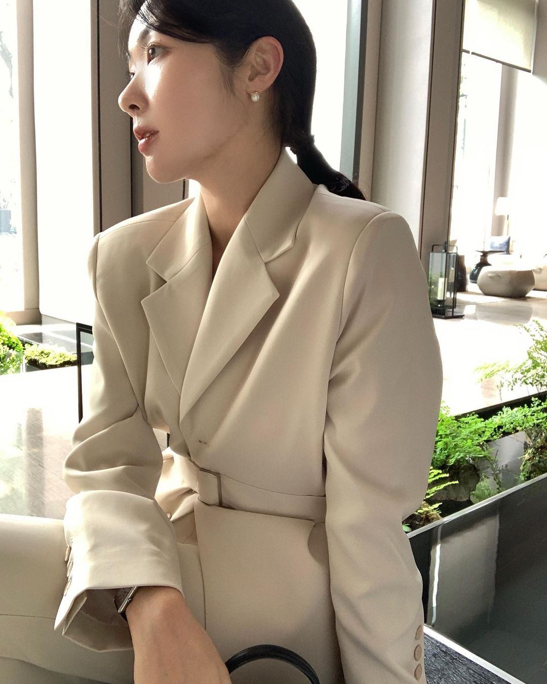 Kiểu blazer có thể diện đẹp từ Xuân sang Hè, tôn dáng hiệu quả và rất thanh lịch-5