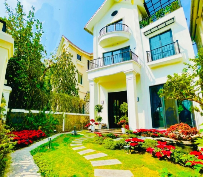 Bên trong biệt thự 60 tỷ của phú bà VFC: Không gian rộng 600m2, nội thất đắt đỏ và một điều gây choáng ngợp-2