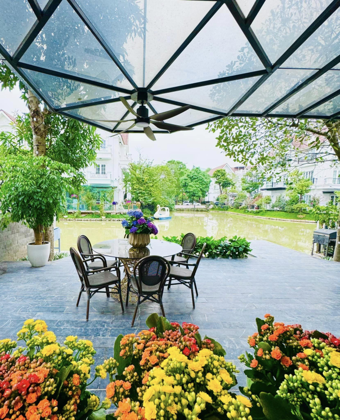 Bên trong biệt thự 60 tỷ của phú bà VFC: Không gian rộng 600m2, nội thất đắt đỏ và một điều gây choáng ngợp-7