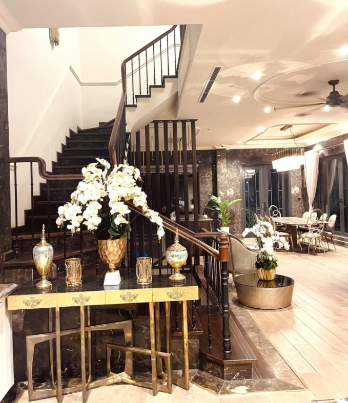 Bên trong biệt thự 60 tỷ của phú bà VFC: Không gian rộng 600m2, nội thất đắt đỏ và một điều gây choáng ngợp-9