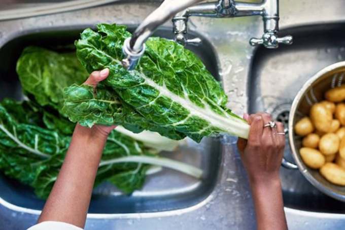 3 sai lầm khi rửa rau củ khiến càng rửa càng bẩn, thậm chí chất dinh dưỡng tan biến” hết-3