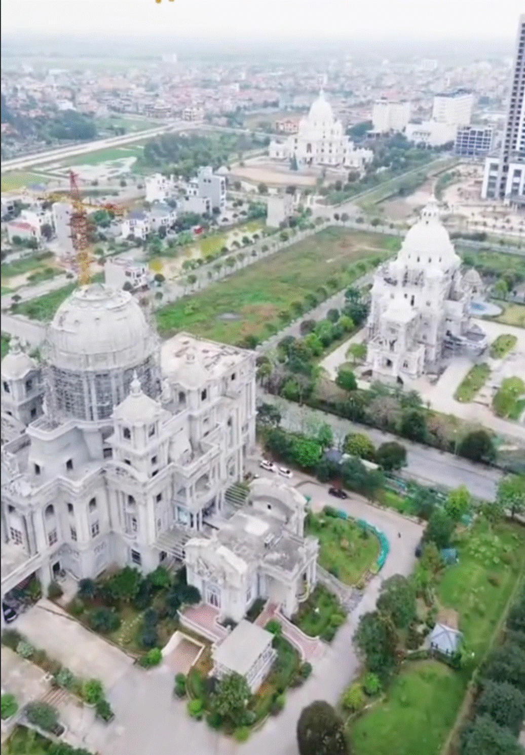 Không chỉ có Tràng An - Bái Đính, Ninh Bình còn là mảnh đất của những dinh thự bạc tỷ, 1 gia đình xây luôn 5 lâu đài liền kề!-8