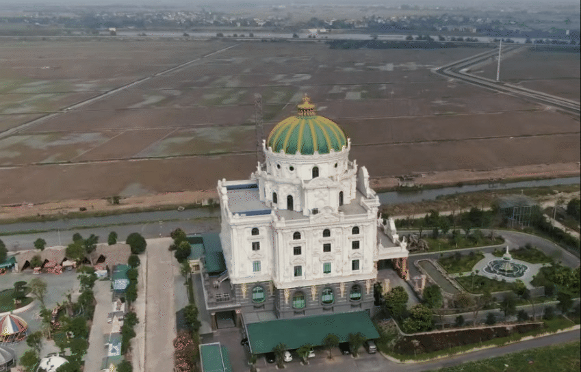 Không chỉ có Tràng An - Bái Đính, Ninh Bình còn là mảnh đất của những dinh thự bạc tỷ, 1 gia đình xây luôn 5 lâu đài liền kề!-16