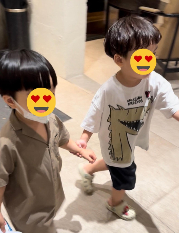 Lộ ảnh hiếm hoi của nhóc tỳ nhà Công Phượng - Viên Minh khi cùng chàng cầu thủ về hội quân với đội tuyển Việt Nam-1