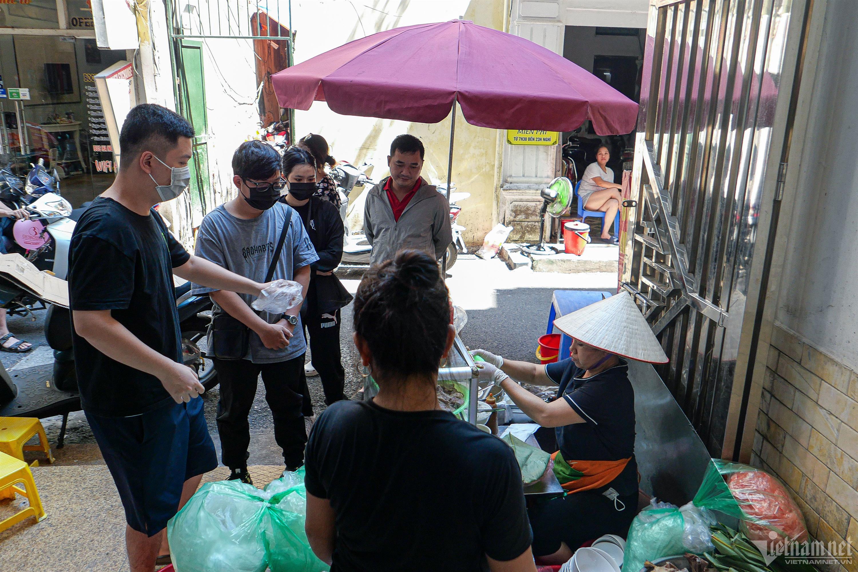 Chủ quán ngan Nhàn nổi tiếng Hà Nội bị tố chửi khách thậm tệ, đòi đốt vía-3