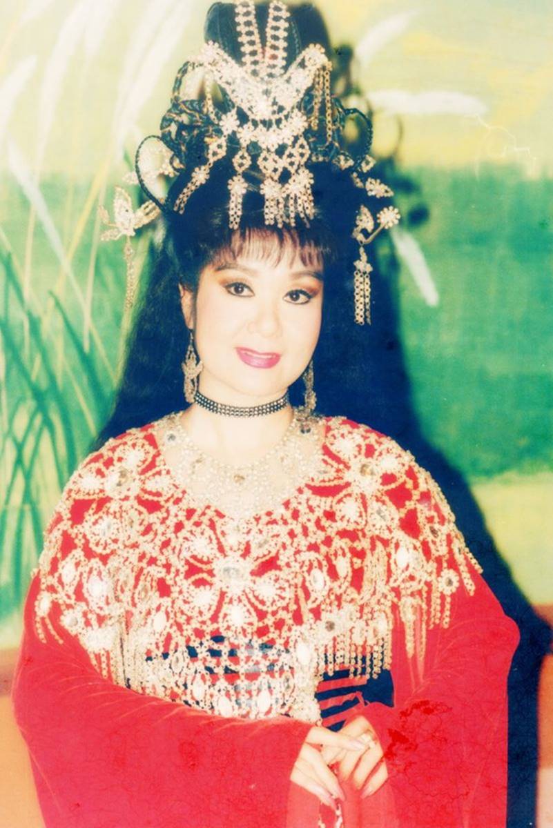 Nữ NSƯT đẹp diễm lệ nhưng tình duyên lận đận, không con cái, sống cô đơn một mình, tuổi 73 vẫn sang chảnh-1