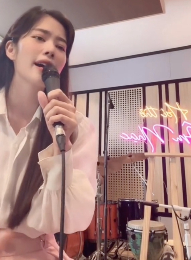 Nam Em xuất hiện tươi tỉnh sau khi tha thứ cho bạn trai, livestream cùng ai mà gây phẫn nộ?-2